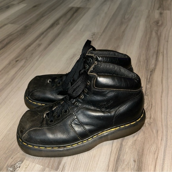Dr. Martens y2k VTG Black Leather Men\'s Boots with Yellow Stitching main image 6
